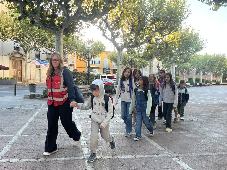 Una cinquantena d’alumnes de Tàrrega gaudeixen del servei gratuït d'acompanyament a l'escola