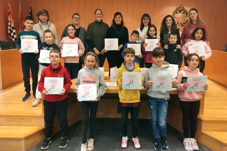 L’Ajuntament de Tàrrega lliura a les escoles exemplars del nou conte infantil publicat per la Protectora d’Animals