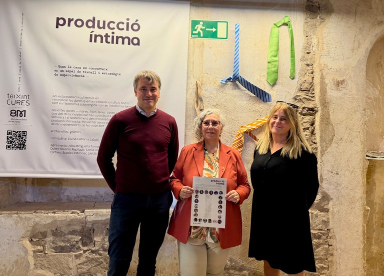 Mas de Colom acull l’exposició ‘Producció íntima’, impulsada per la Regidoria de Feminismes de Tàrrega en reconeixement a les dones treballadores en oficis tèxtils