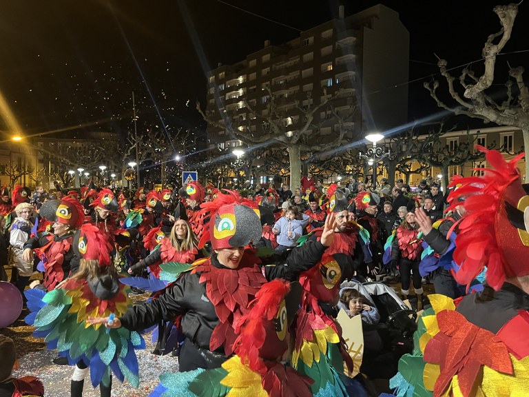 Tàrrega viu una rua de Carnestoltes multitudinària amb 74 comparses i més de 1.500 persones a la rua