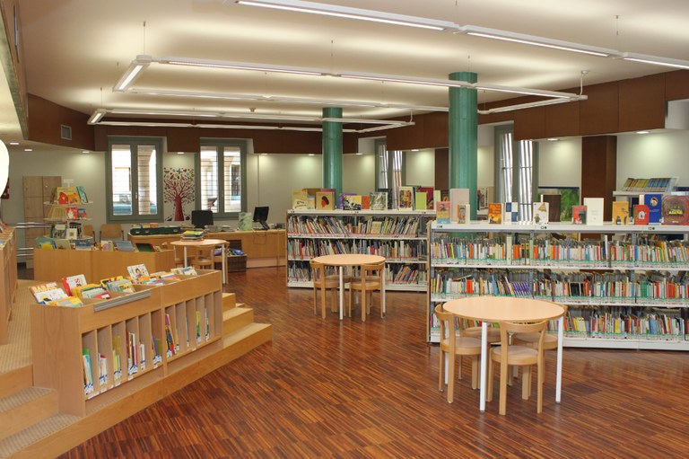 La Biblioteca Germanes Güell adquireix un centenar de llibres mitjançant els ajuts Next Generation