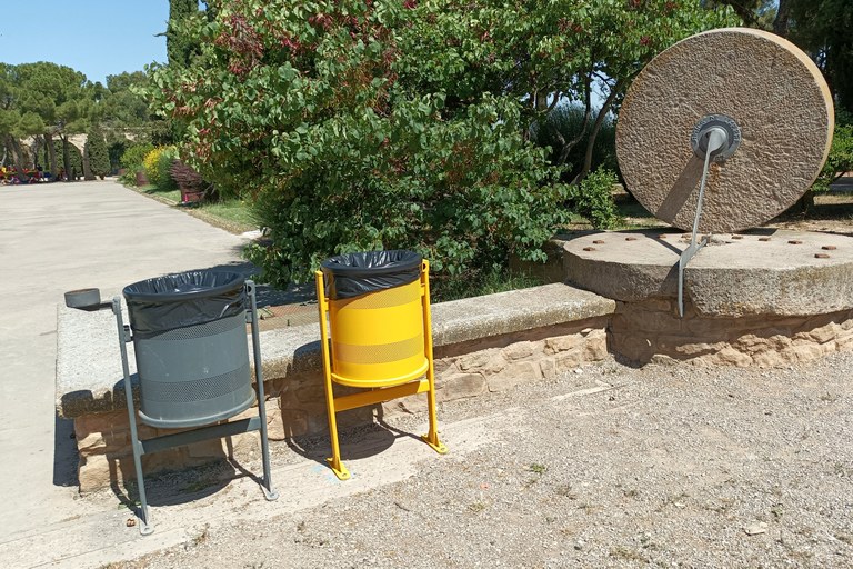 L'Ajuntament de Tàrrega inicia un pla per renovar les papereres de la ciutat i incentivar el reciclatge